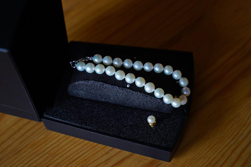 bracelet, earring, pearls, pearl necklace, pearl necklace, pearl necklace, pearl necklace, pearl necklace, pearl necklace